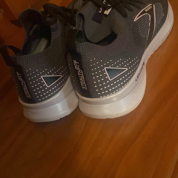 Brooks Levitate shoes - Picture 3 of 6
